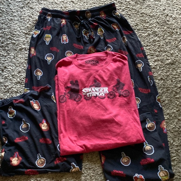 Mens Stranger Things Pajamas - Picture 1 of 3